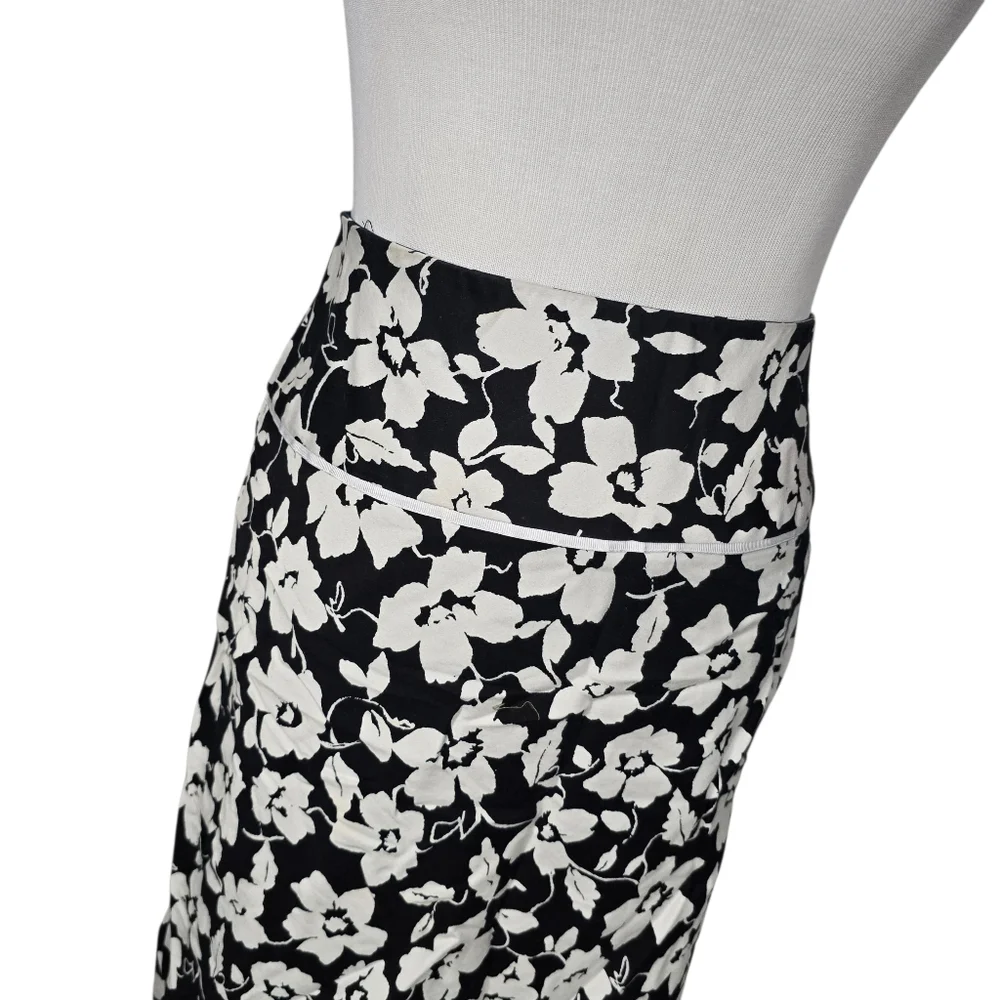 Laura Scott Size 14 Black and White Floral Skirt